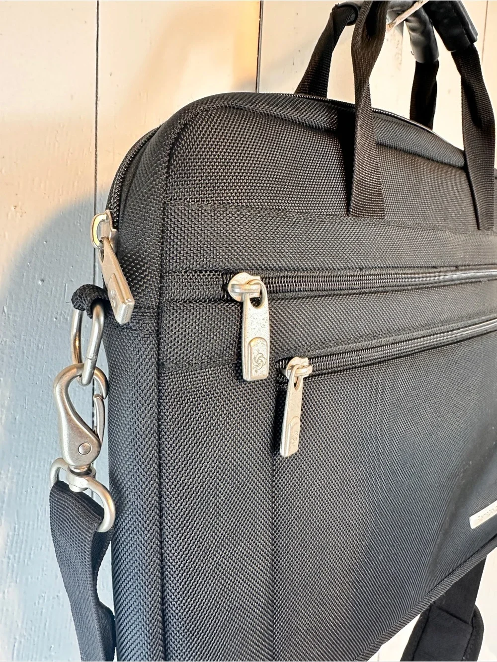 Samsonite Black Slim Laptop/Tablet Bag Lightweight & Functional Silver